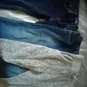 Boys pants  size 7 and and a pair sweat pants great condition